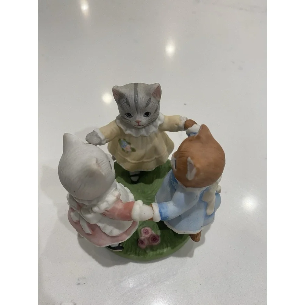 Vintage Schmid Kitty Cucumber Ring Around the Rosie Figurine Cottagecore Cats